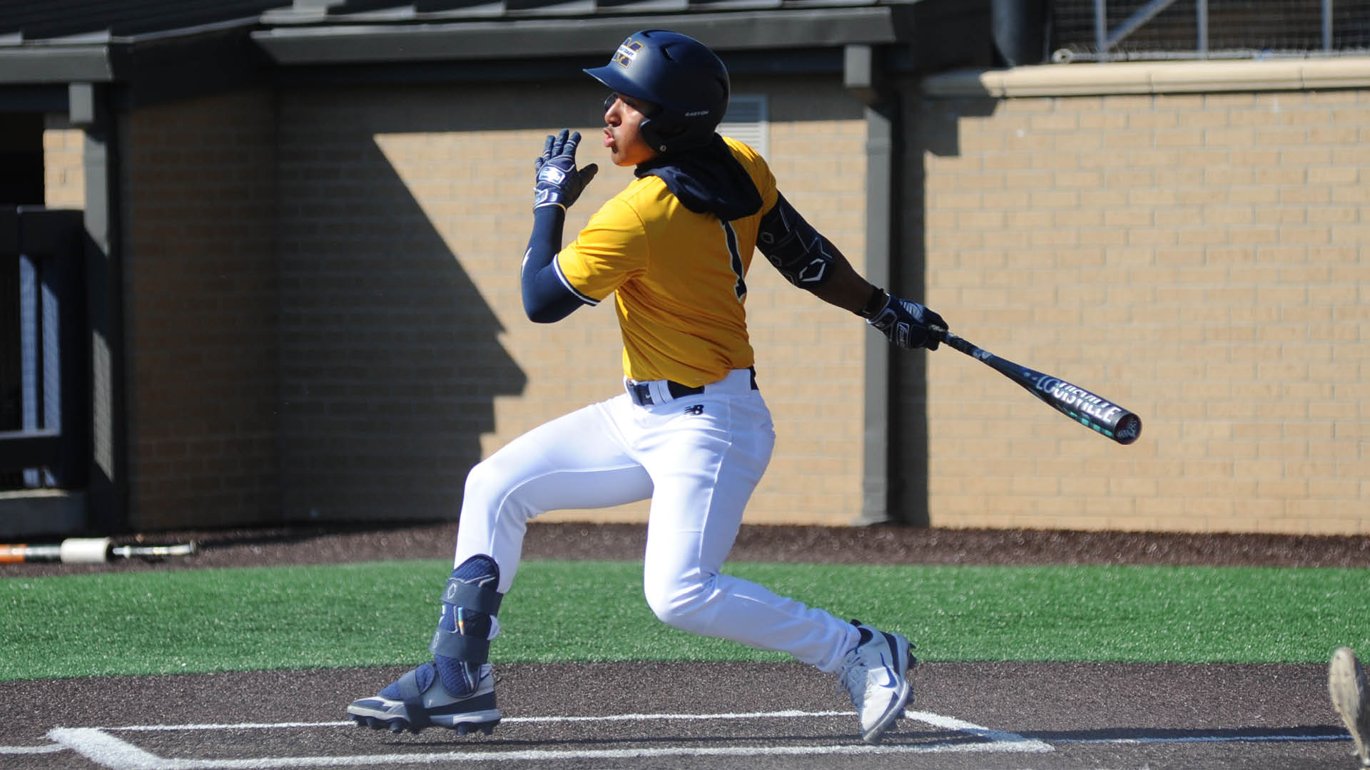 Bulldogs split at No. 6 ECCC, clinch postseason spot