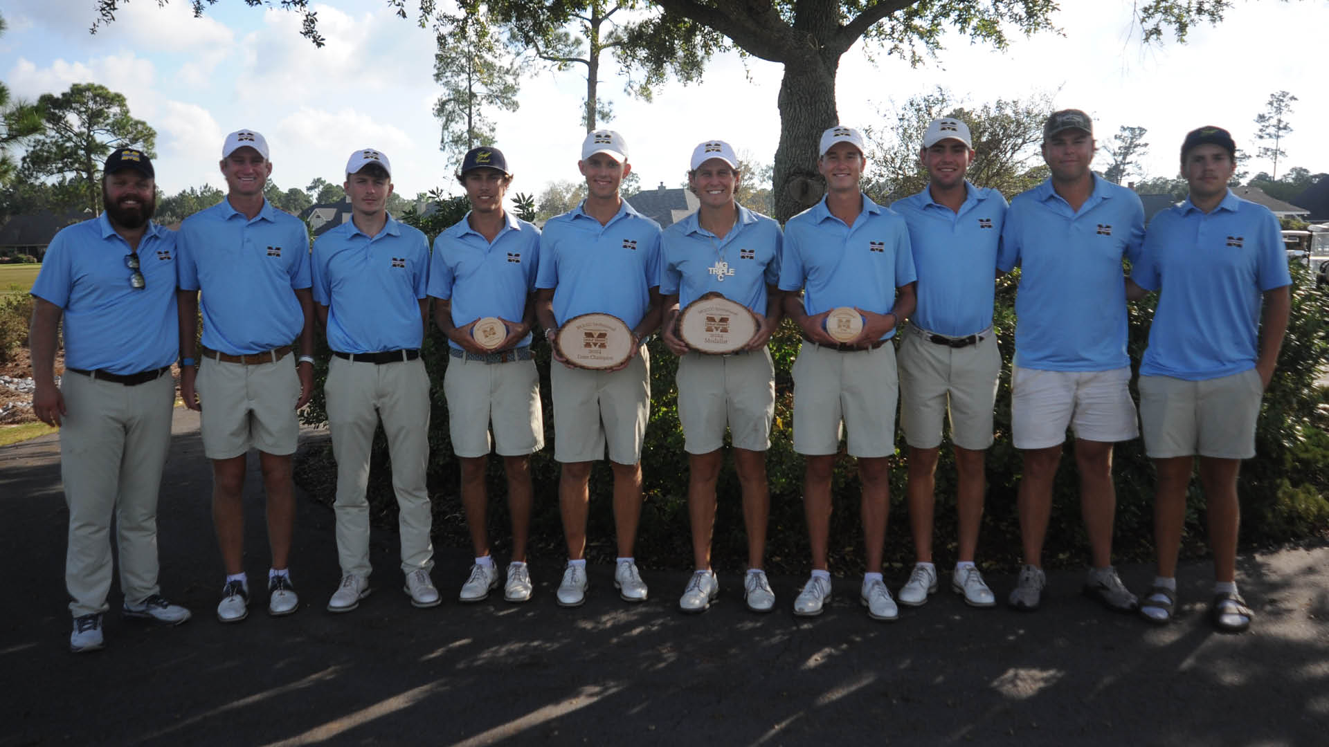 No. 1 Bulldogs pull away for 3rd straight